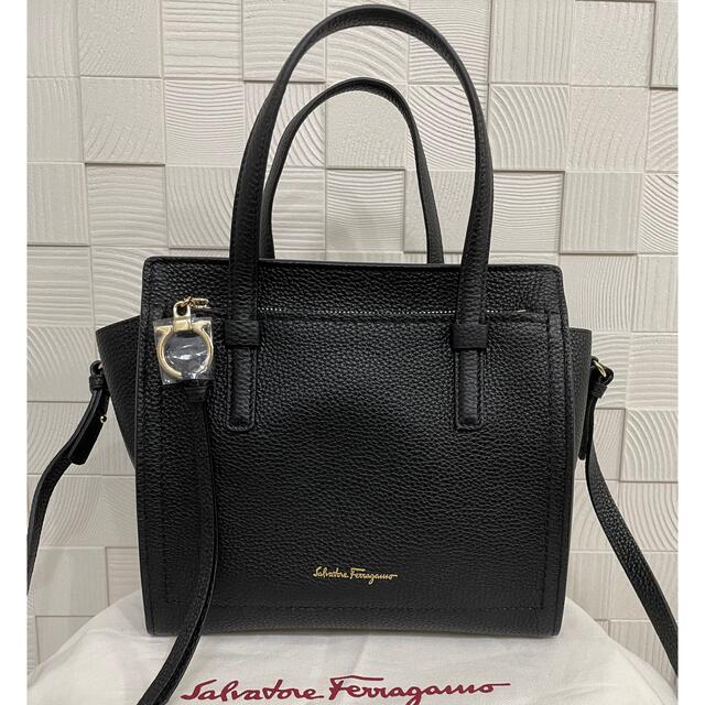 Salvatore Ferragamo(サルヴァトーレフェラガモ)の正規品 サルヴァトーレフェラガモ ショルダーバッグ ブラック レディースのバッグ(ショルダーバッグ)の商品写真