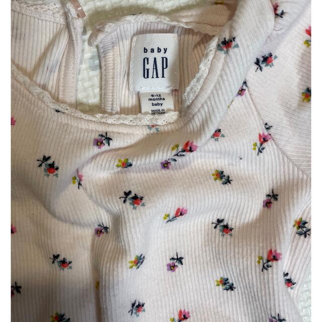 babyGAP(ベビーギャップ)のピンク リブ 小花柄 ロンパース キッズ/ベビー/マタニティのベビー服(~85cm)(ロンパース)の商品写真