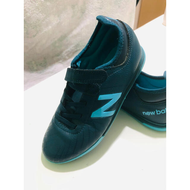 New Balance(ニューバランス)の 【美品】21.0cm ニューバランス  キッズ フットボールシューズ スポーツ/アウトドアのサッカー/フットサル(シューズ)の商品写真