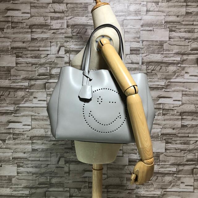 ANYA HINDMARCH(アニヤハインドマーチ)の極美品 入手困難 アニヤハインドマーチ A4トートバッグ スマイリー キーリング レディースのバッグ(トートバッグ)の商品写真