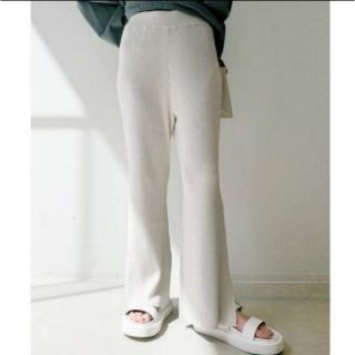 アパルトモンドゥーズィエムクラス(L'Appartement DEUXIEME CLASSE)の最終値下げ　新品未使用タグ付き　アパルトモン slit rib pants(カジュアルパンツ)