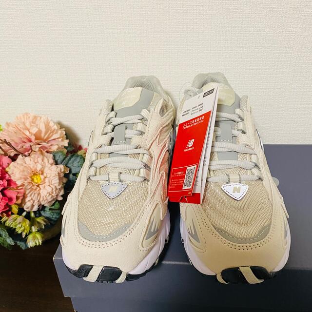 New Balance(ニューバランス)のNew Balance ML725 ニューバランス 23cm ベージュ レディースの靴/シューズ(スニーカー)の商品写真