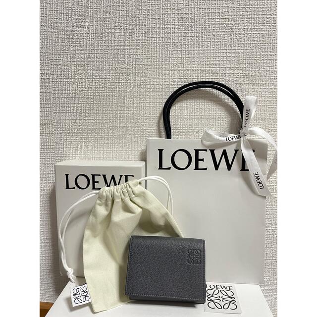 【在庫限り】 LOEWE - ロエベ　トライフォールドウォレット（ソフトグレインカーフ）色:アンスラサイト 折り財布