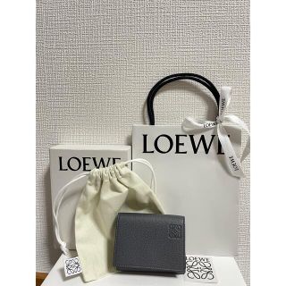 ロエベ(LOEWE)のロエベ　トライフォールドウォレット（ソフトグレインカーフ）色:アンスラサイト(折り財布)