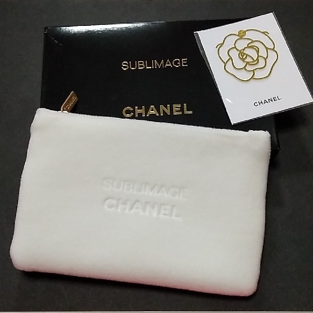 CHANEL(シャネル)のM..様専用 ベロア 白 メイク ポーチ サブリマージュ シャネル しおり  レディースのファッション小物(ポーチ)の商品写真