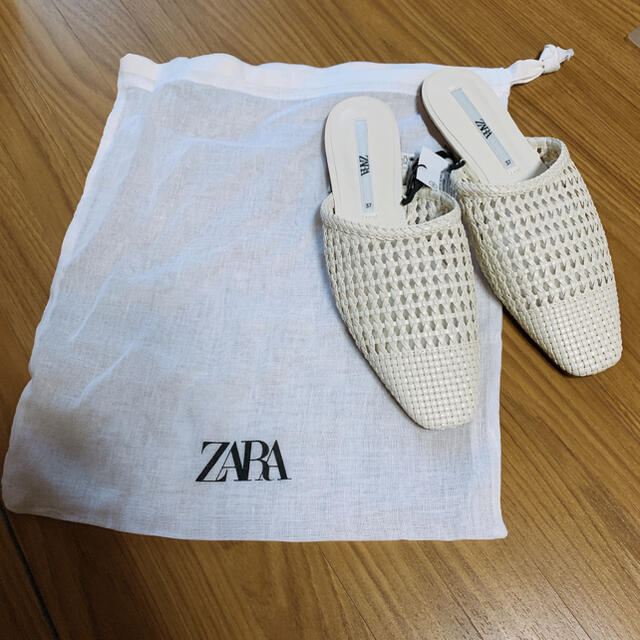 ZARA(ザラ)の【完売商品】ZARA 編み込み　フラット　サンダル　 レディースの靴/シューズ(サンダル)の商品写真