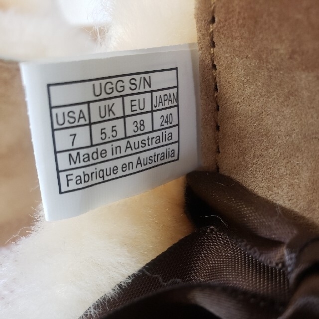 UGG(アグ)のyukko様専用UGGアグ　ムートンショートブーツ　ボンボン　未使用 レディースの靴/シューズ(ブーツ)の商品写真