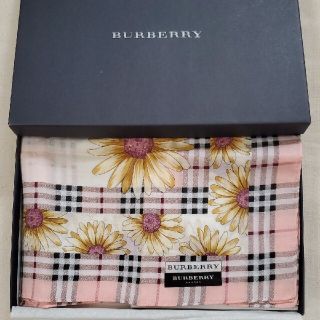 バーバリー(BURBERRY)のBURBERRYバーバリー　花柄ハンカチ(ハンカチ)