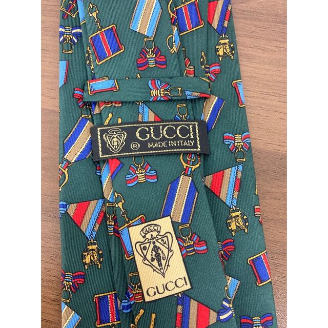 Gucci(グッチ)のオールドグッチ　GUCCI ネクタイ　勲章柄　良品 メンズのファッション小物(ネクタイ)の商品写真