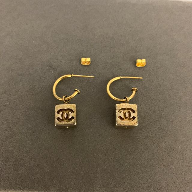 CHANEL キューブピアス ココマーク ゴールド 02A - ピアス