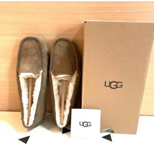 UGG(アグ)の新色 ウォータープルーフ UGG アンスレー ヒッコリーサンド US8 レディースの靴/シューズ(スリッポン/モカシン)の商品写真