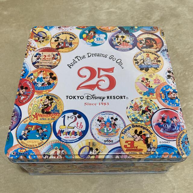 Disney(ディズニー)の東京ディズニーリゾート25周年記念アソーテッドクッキー空き缶 エンタメ/ホビーのおもちゃ/ぬいぐるみ(キャラクターグッズ)の商品写真