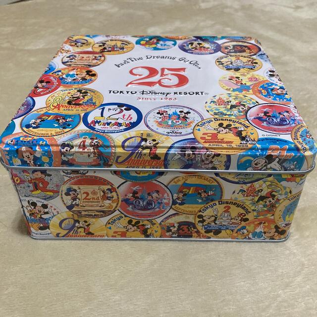Disney(ディズニー)の東京ディズニーリゾート25周年記念アソーテッドクッキー空き缶 エンタメ/ホビーのおもちゃ/ぬいぐるみ(キャラクターグッズ)の商品写真