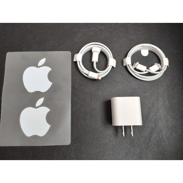 Apple(アップル)の【新品Apple純正　充電器 USB-Cケーブル他 スマホ/家電/カメラのスマートフォン/携帯電話(バッテリー/充電器)の商品写真