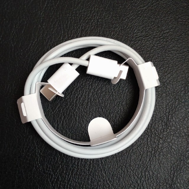 Apple(アップル)の【新品Apple純正　充電器 USB-Cケーブル他 スマホ/家電/カメラのスマートフォン/携帯電話(バッテリー/充電器)の商品写真