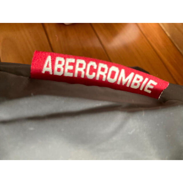 Abercrombie&Fitch(アバクロンビーアンドフィッチ)のアバクロ　ダウン　黒 メンズのジャケット/アウター(ダウンジャケット)の商品写真