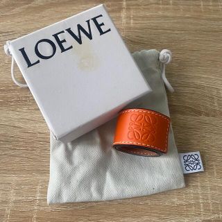 ロエベ(LOEWE)のLOEWE ロエベ　人気色オレンジ　スラップブレスレットスモール(カーフ)(ブレスレット/バングル)