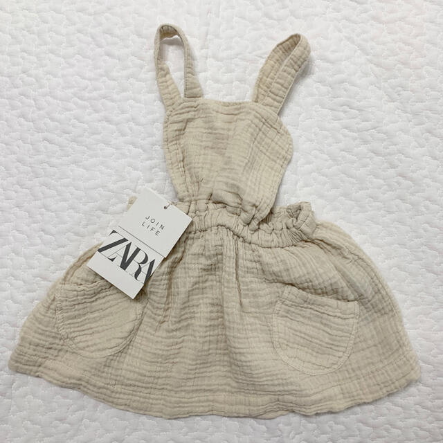 ZARA KIDS(ザラキッズ)のZARA BABY ザラベビー ポケット付きクレープ地ジャンパースカート キッズ/ベビー/マタニティのベビー服(~85cm)(ワンピース)の商品写真