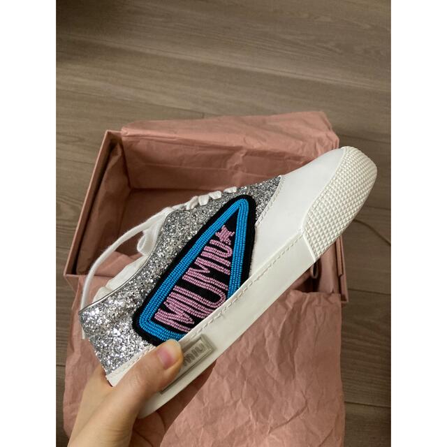 miumiuスニーカー