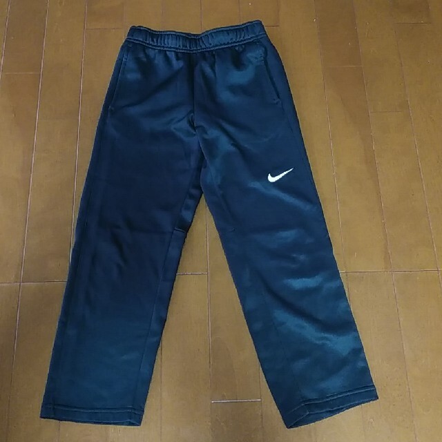 NIKE(ナイキ)のナイキ　ジャージパンツ　130㎝ キッズ/ベビー/マタニティのキッズ服男の子用(90cm~)(パンツ/スパッツ)の商品写真