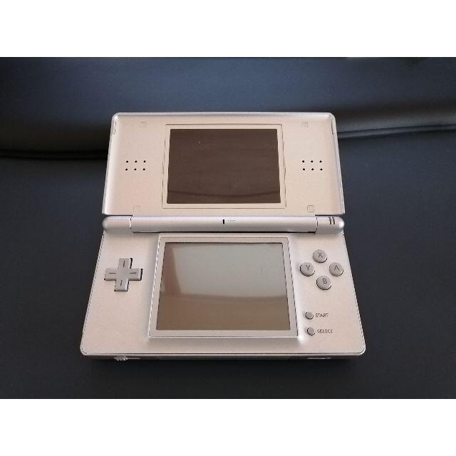 ニンテンドーDS(ニンテンドーDS)の任天堂 DS Lite シルバー Nintendo エンタメ/ホビーのゲームソフト/ゲーム機本体(携帯用ゲーム機本体)の商品写真