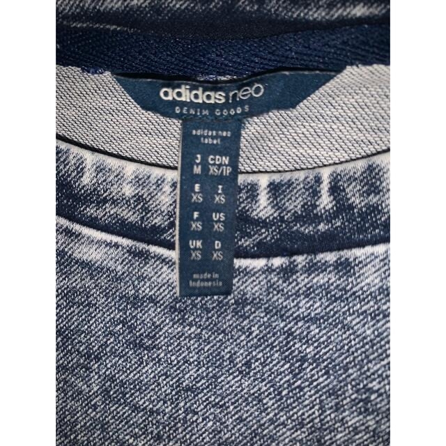 adidas(アディダス)のadidas neo デニム　Tシャツ　ショート丈 レディースのトップス(Tシャツ(半袖/袖なし))の商品写真