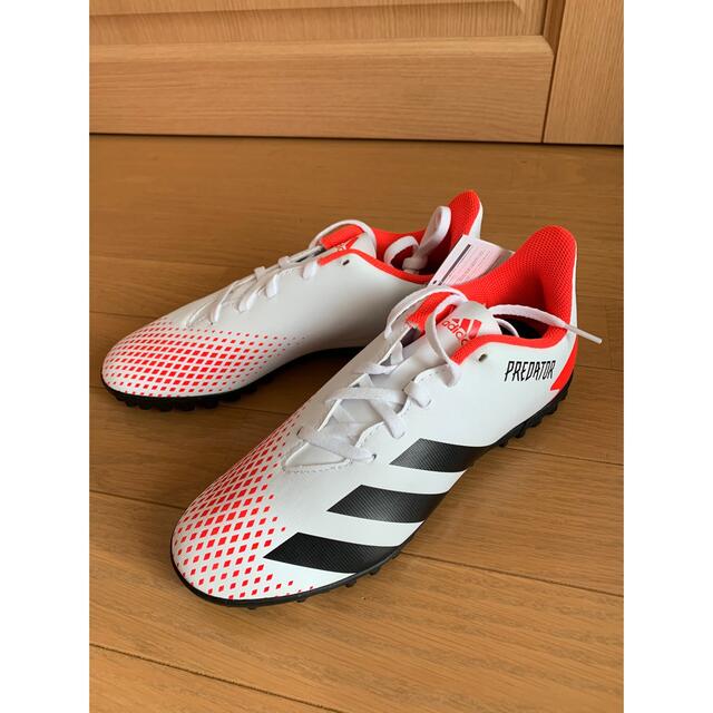 adidas(アディダス)のアディダス トレシュー ジュニア プレデター 20.4 新品 スポーツ/アウトドアのサッカー/フットサル(シューズ)の商品写真