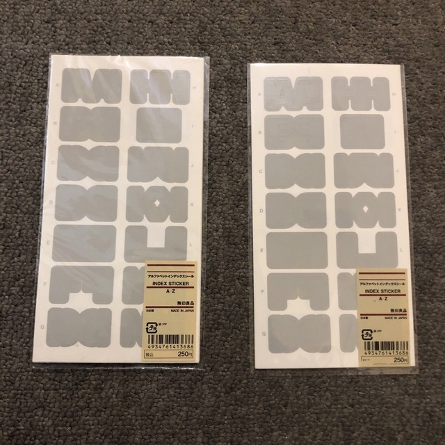 MUJI (無印良品)(ムジルシリョウヒン)の→新品〒無印良品 アルファベットインデックスシール 2パック インテリア/住まい/日用品のオフィス用品(オフィス用品一般)の商品写真