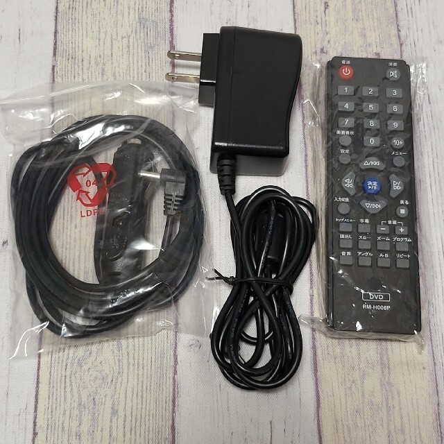 AVOX 10インチ ポータブルDVDプレーヤー ホワイト ADP-1040CW スマホ/家電/カメラのテレビ/映像機器(ブルーレイプレイヤー)の商品写真