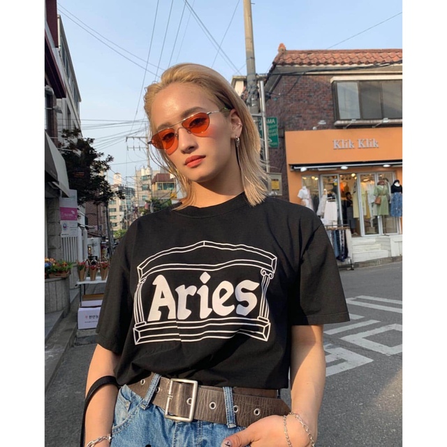 ARIES Tシャツ yurino着用