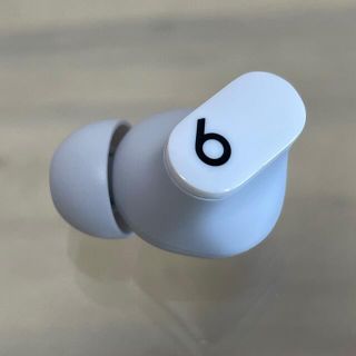 ビーツバイドクタードレ(Beats by Dr Dre)の美品★Beats Studio Buds ホワイト 左耳のみ／W8(ヘッドフォン/イヤフォン)