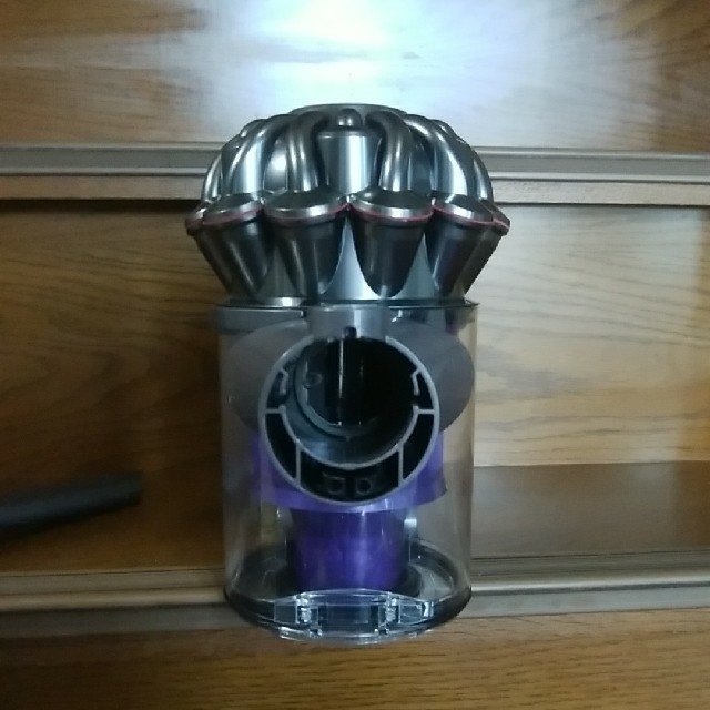 Dyson(ダイソン)のダイソン v6(SV07)ワイドモーターヘッド スマホ/家電/カメラの生活家電(掃除機)の商品写真