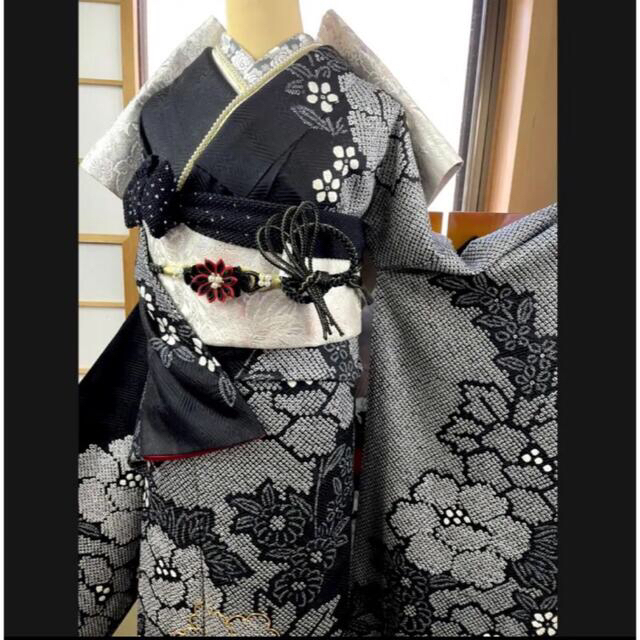 アンティーク黒の絞りと刺繍が豪華な振袖セット