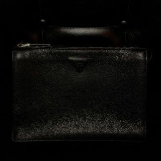 最安値で PRADA クラッチバッグ レザー 2VF001 ロゴプレート 大容量 人気商品販売価格 PRADA クラッチバッグ ブラック 大容量 ロゴプレート 2VF001 レザー その他