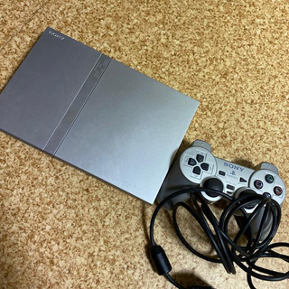 プレイステーション2(PlayStation2)のPlayStation2本体とコントローラー　シルバー（SCPH-77000）(家庭用ゲーム機本体)