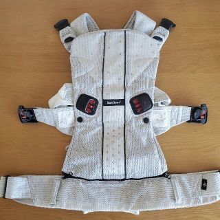 ベビービョルン(BABYBJORN)の【最終】BABY BJORN ベビーキャリア ONEメッシュ(抱っこひも/おんぶひも)