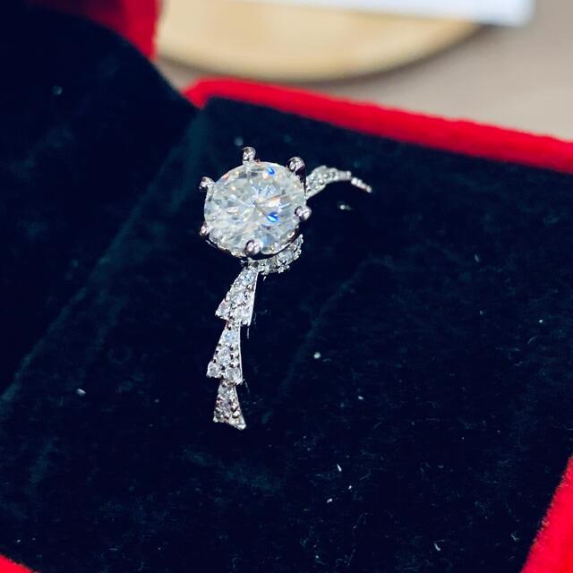 リング　指輪　モアサナイト　人工ダイヤモンド　主石1カラット 新品 レディースのアクセサリー(リング(指輪))の商品写真