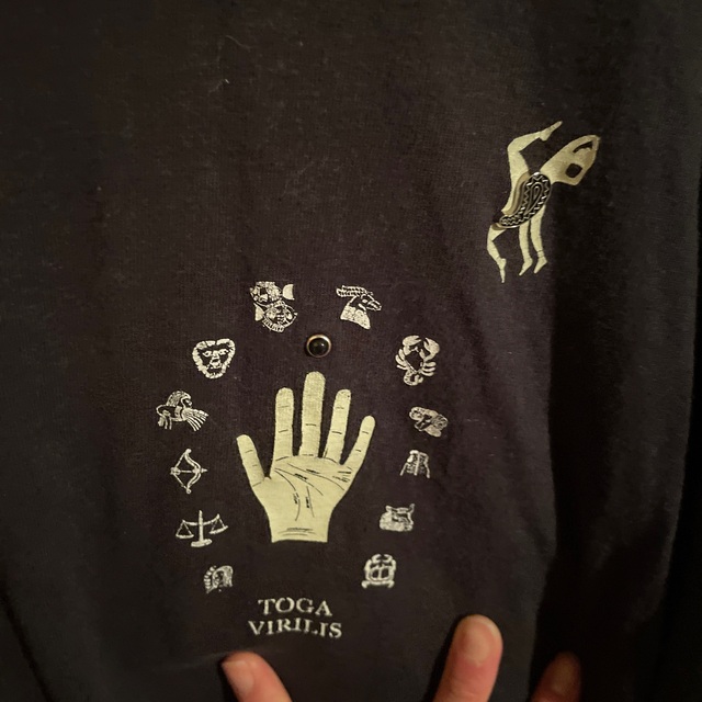 TOGA(トーガ)のTOGA VIRILIS（トーガビリリース） 17aw プリント装飾ロンT  メンズのトップス(Tシャツ/カットソー(七分/長袖))の商品写真