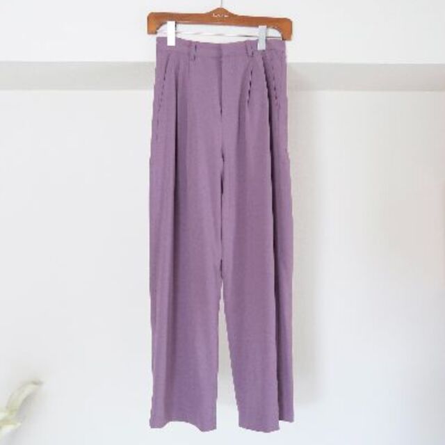 STUDIOUS(ステュディオス)の【CLANE】BASIC TUCK PANTS パープル レディースのパンツ(カジュアルパンツ)の商品写真