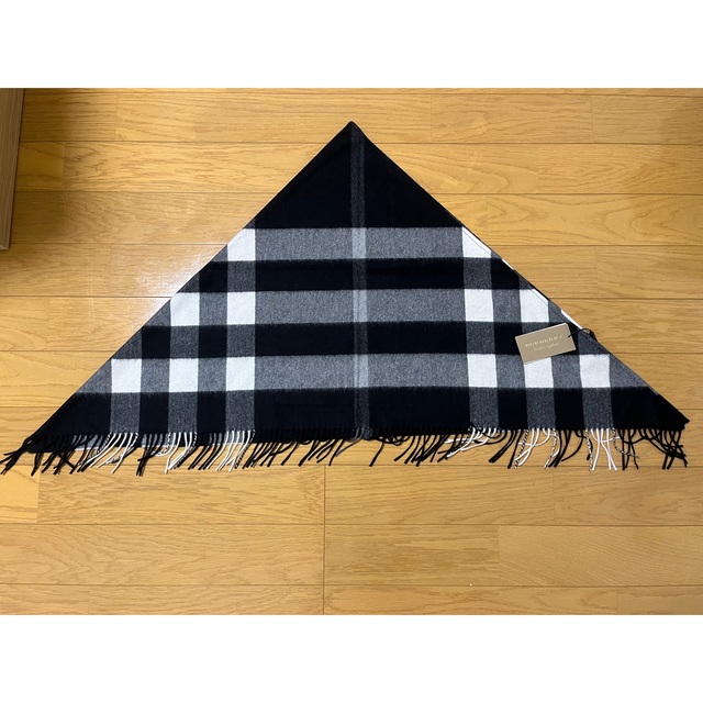 カシミヤ BURBERRY カシミア100% 三角スカーフ ポンチョの通販 by