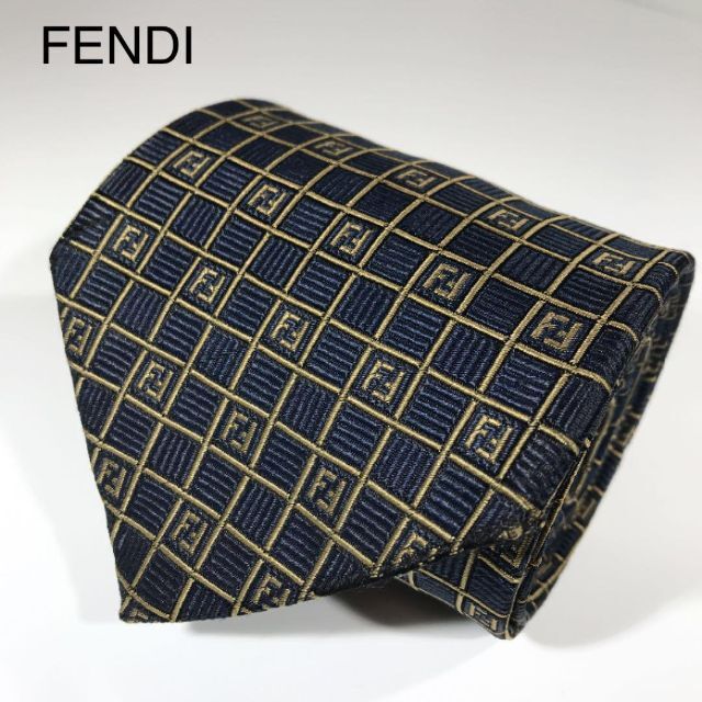 FENDI(フェンディ)のフェンディ イタリア製 ネクタイ ズッカ柄 FF柄 刺繍 ミッドナイトブルー メンズのファッション小物(ネクタイ)の商品写真