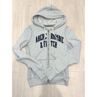 アバクロンビーアンドフィッチ(Abercrombie&Fitch)のアバクロンビー&フィッチ　グレーパーカー S(パーカー)