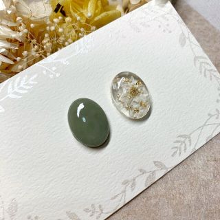 ピアス　ドライフラワー　くすみグリーン　オリーブ　アシンメトリー　イヤリング(ピアス)