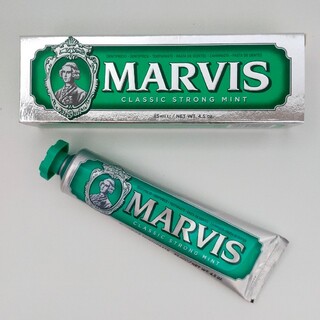 マービス(MARVIS)のMARVIS クラシック ストロング ミント トゥースペースト　85ml(歯磨き粉)