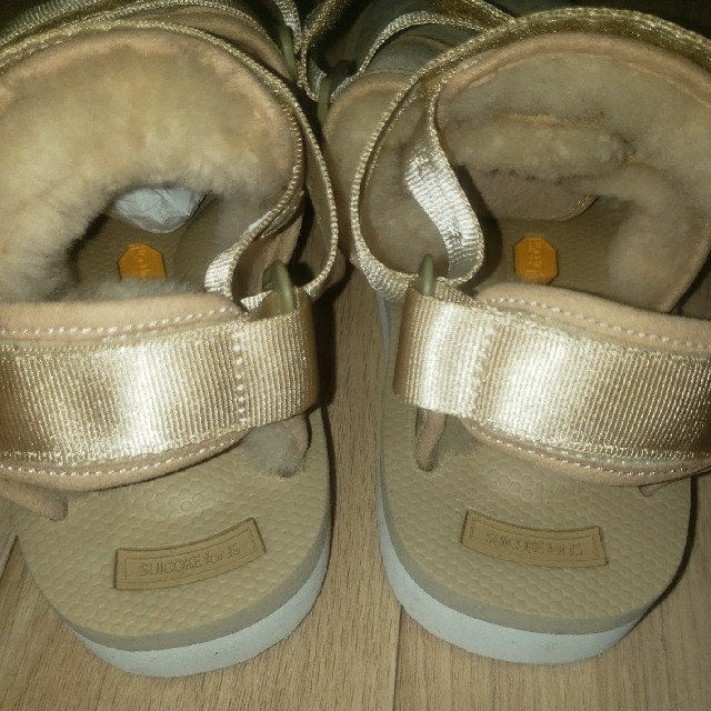 suicoke(スイコック)のスイコック SUICOKE ビブラムソール　ムートンサンダル メンズの靴/シューズ(サンダル)の商品写真