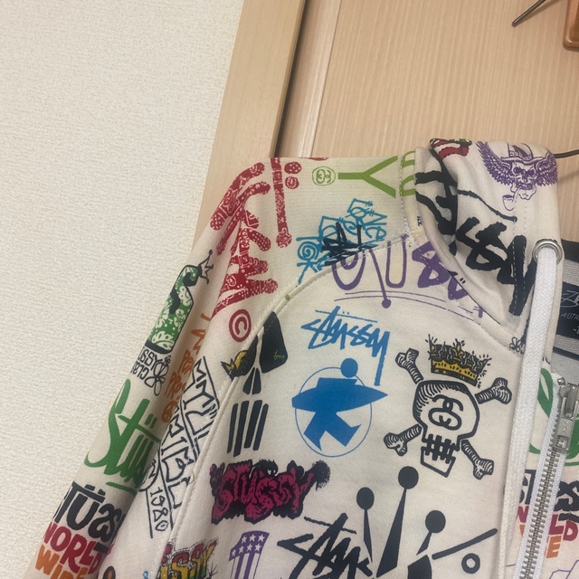 stussy ジップアップパーカー　総柄　レア物　プレミアモデル　値下げ！　希少 メンズのトップス(パーカー)の商品写真