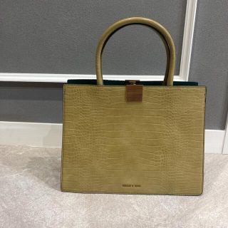 チャールズアンドキース(Charles and Keith)のチャールズアンドキース　ハンドバッグ(ハンドバッグ)