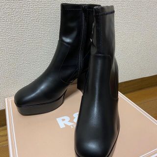 アールアンドイー(R&E)の【R&E】スクエアトゥ太ヒールショートブーツ(ブーツ)