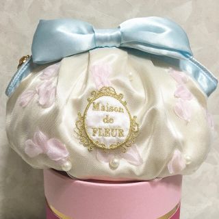 メゾンドフルール(Maison de FLEUR)のMaison de FLEUR♡ペタル&パールリボンポーチ (ポーチ)