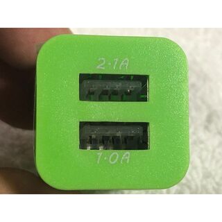 USB２ポート充電器（グリーン）(バッテリー/充電器)